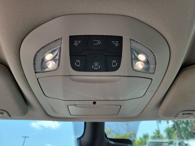 Used 2023 Chrysler Voyager LX FWD image 32