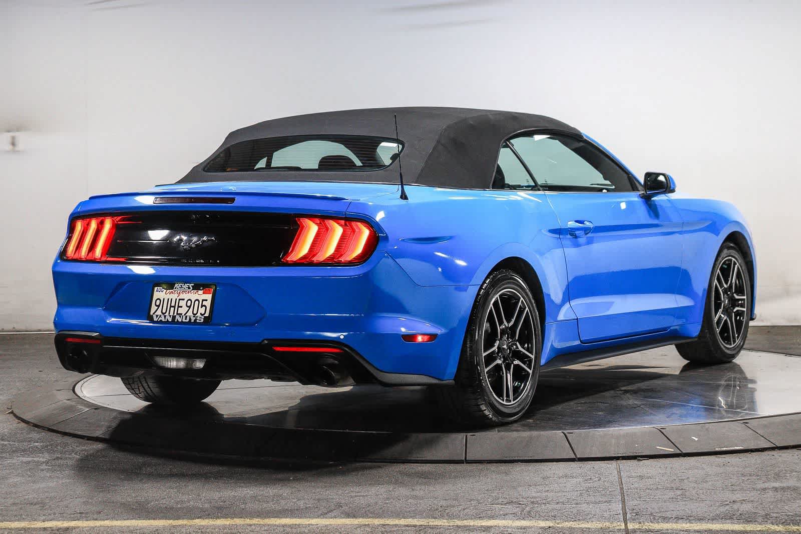 Used 2022 Ford Mustang Premium RWD image 4