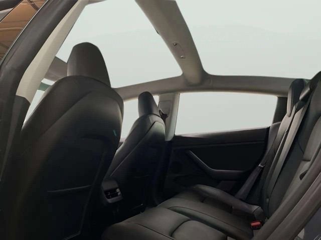 Used 2023 Tesla Model 3 Standard Range image 33