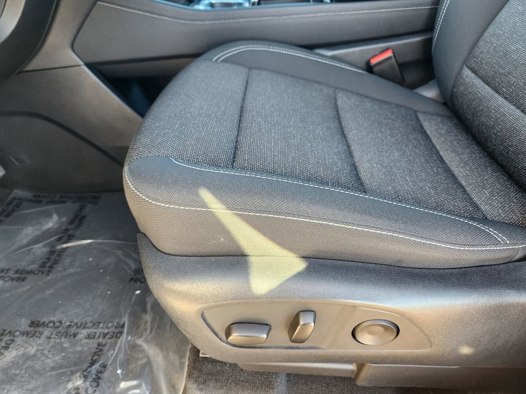 Used 2025 Chevrolet Traverse LT image 25