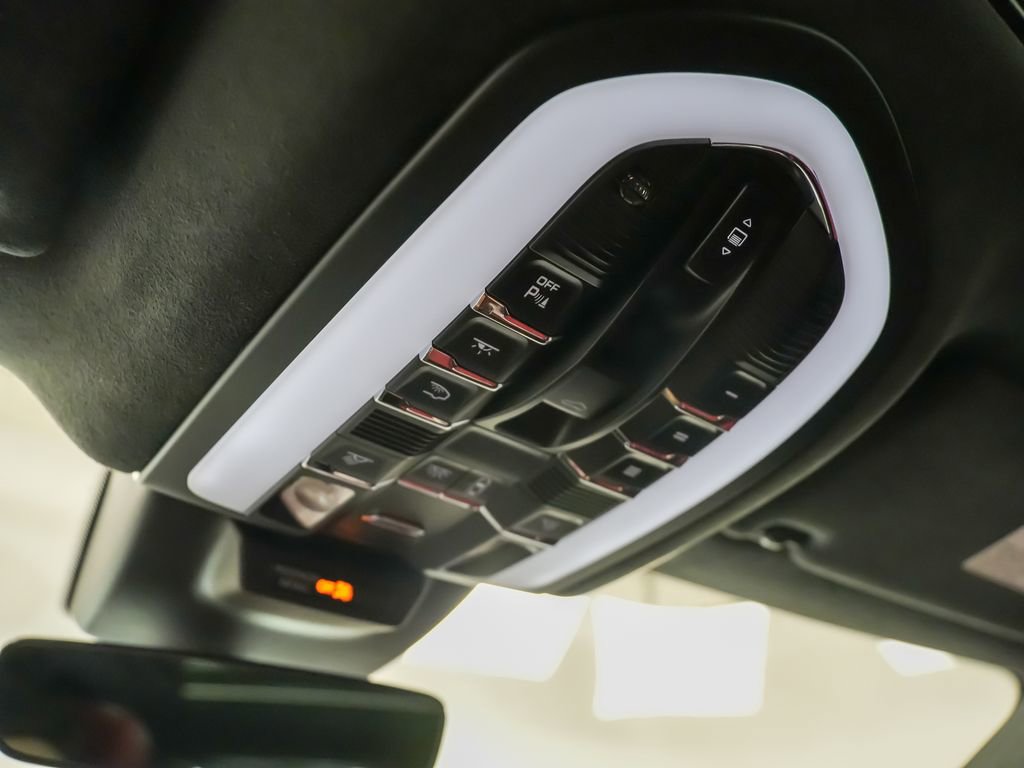 Used 2024 Porsche Macan GTS AWD/4WD image 28