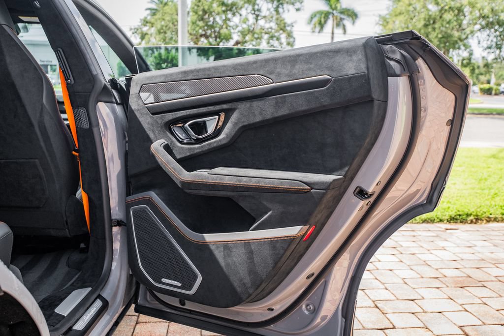 Used 2024 Lamborghini Urus Performante AWD/4WD image 42