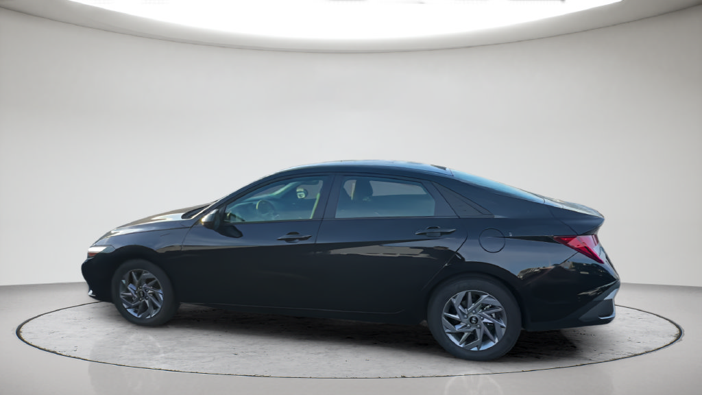 Used 2026 Hyundai Elantra Hybrid w/ Cargo Package FWD image 9
