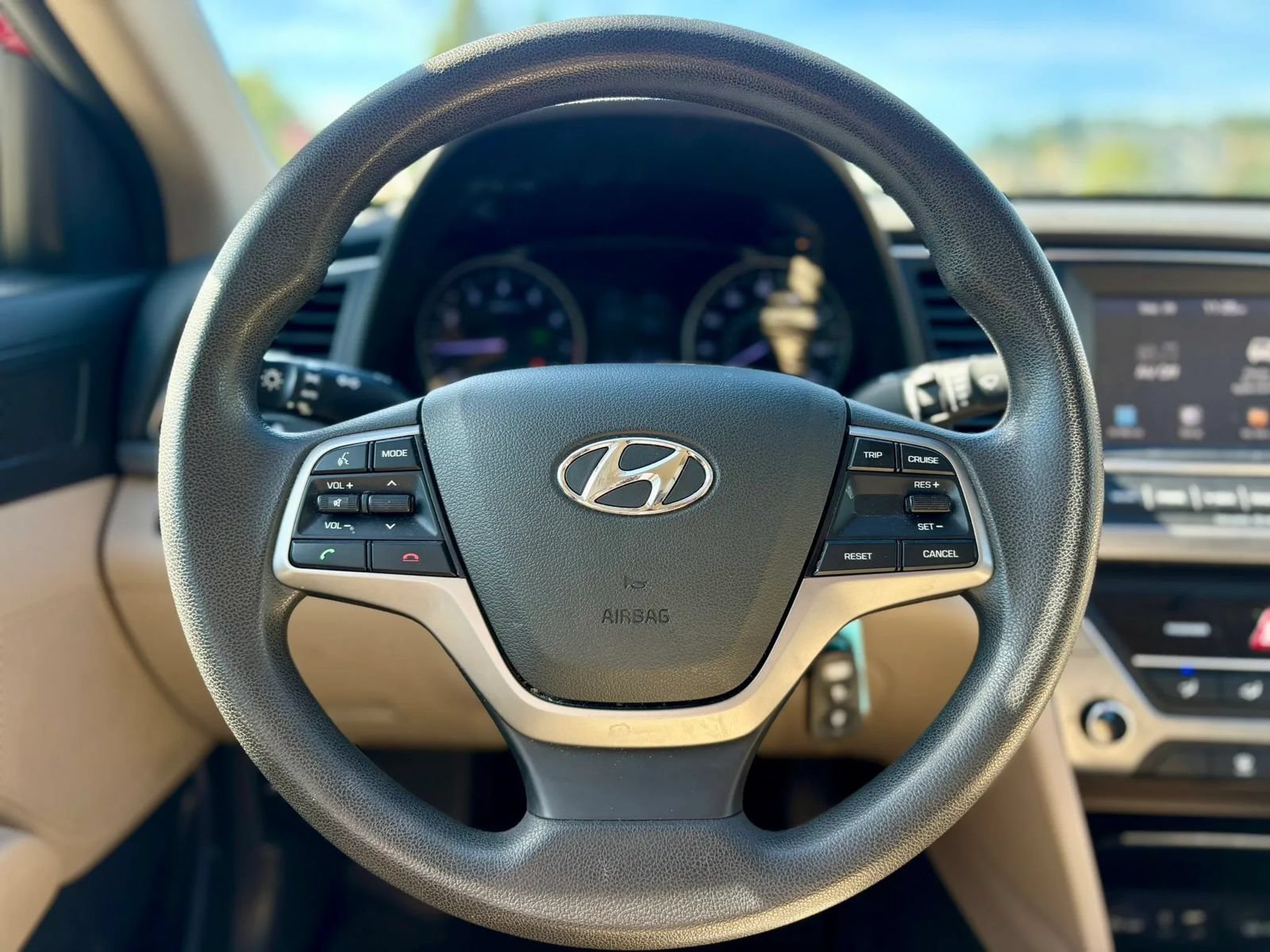 Used 2017 Hyundai Elantra SE FWD image 18
