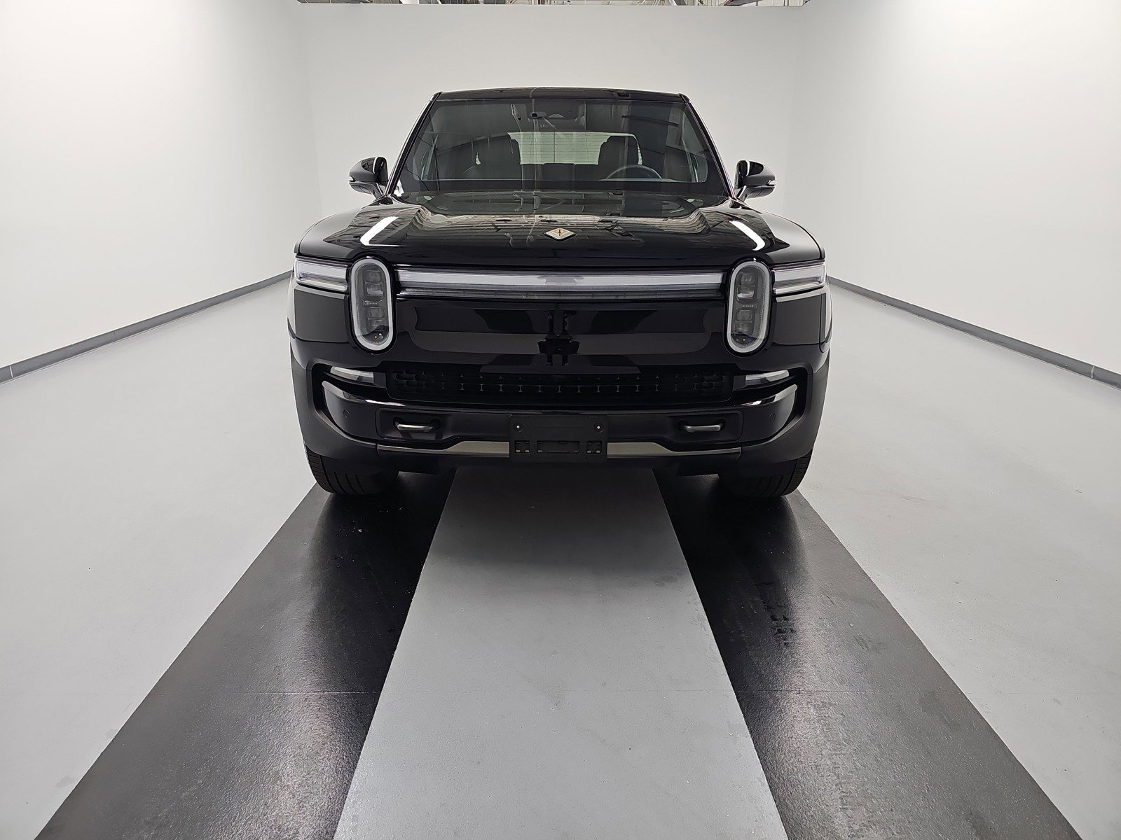 Used 2025 Rivian R1T Adventure image 8