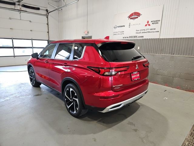 Used 2023 Mitsubishi Outlander SE image 5