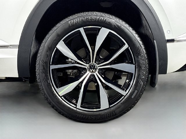 New 2026 Volkswagen Atlas Cross Sport SEL Premium R-Line AWD/4WD image 33