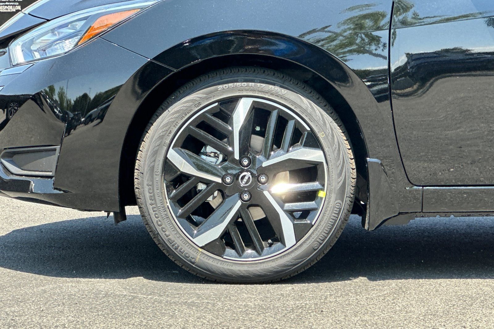 Used 2025 Nissan Versa SR w/ Trunk Package image 25