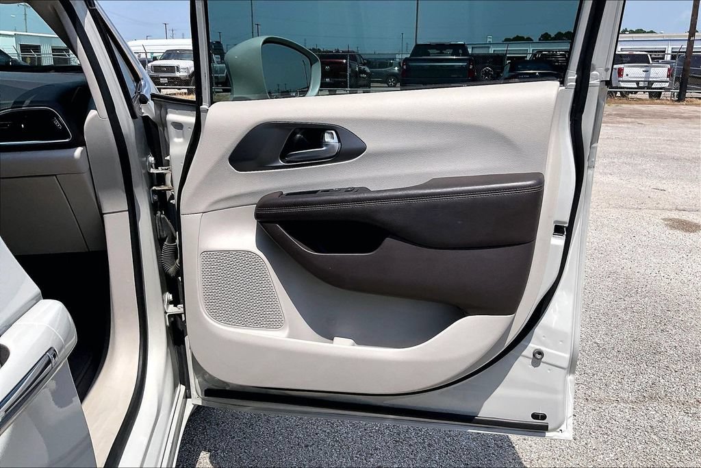 Certified 2019 Chrysler Pacifica Touring-L Plus FWD image 29