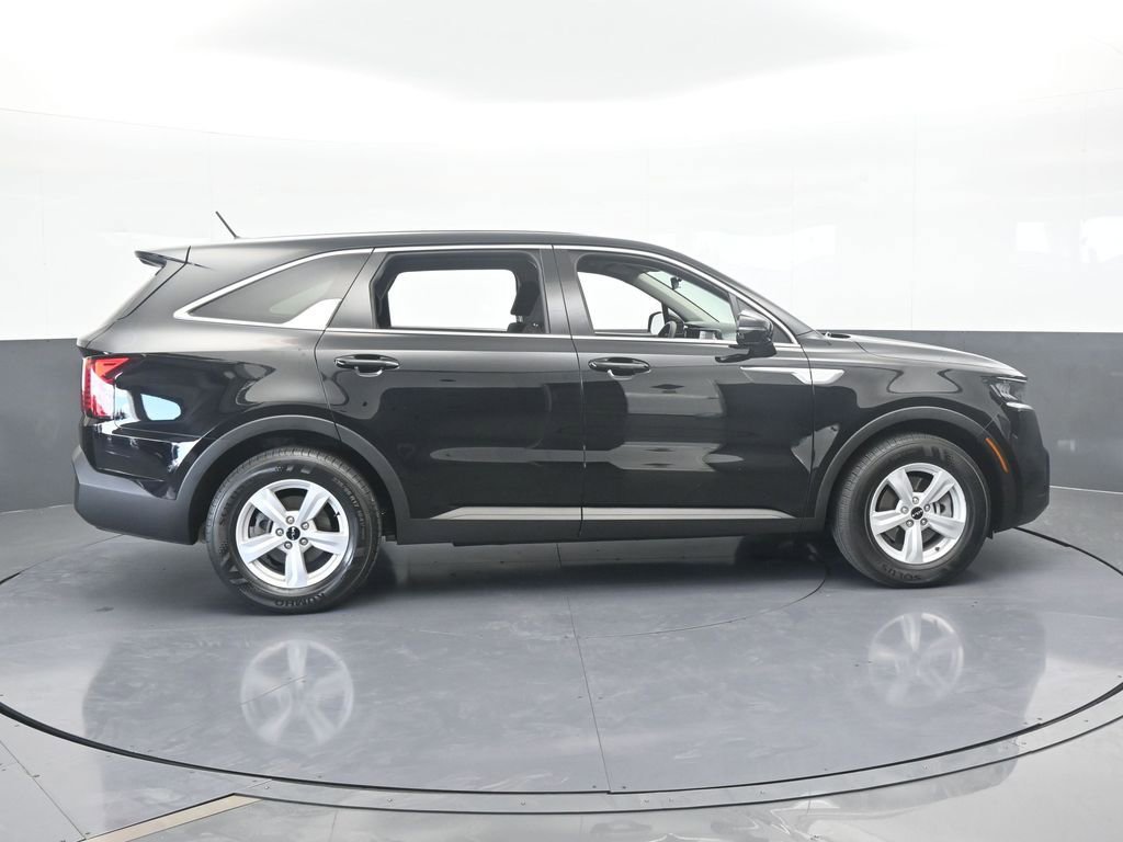 Used 2022 Kia Sorento LX image 7