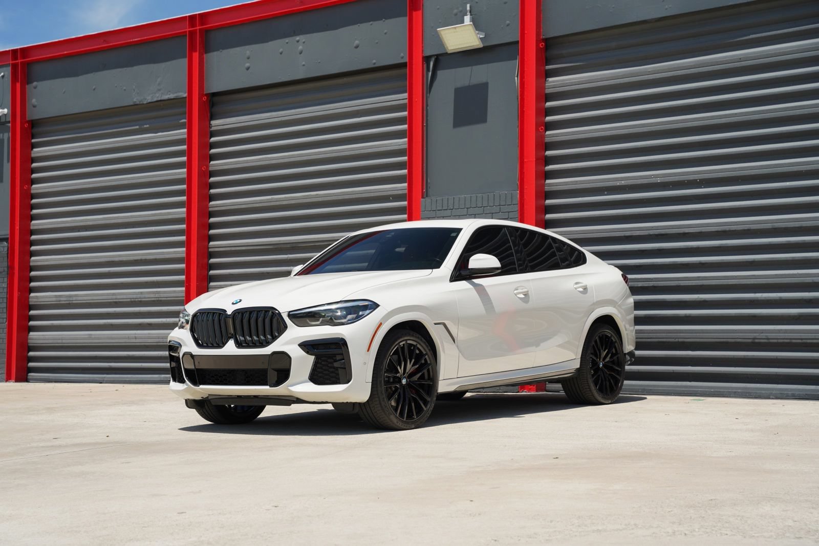 Used 2023 BMW X6 xDrive40i w/ M Sport Package AWD/4WD image 1