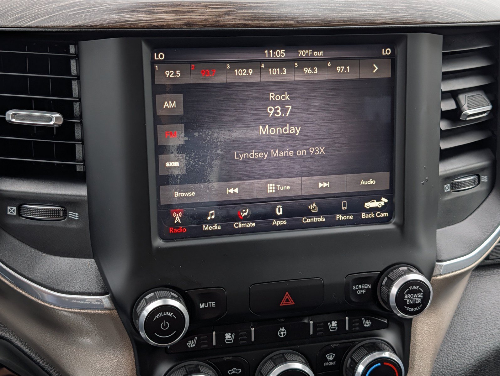 Used 2019 RAM 1500 Laramie AWD/4WD image 21
