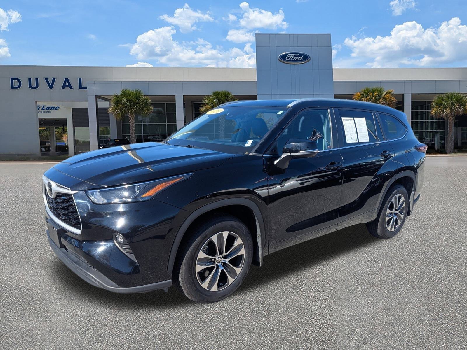 Used 2024 Toyota Highlander XLE image 8