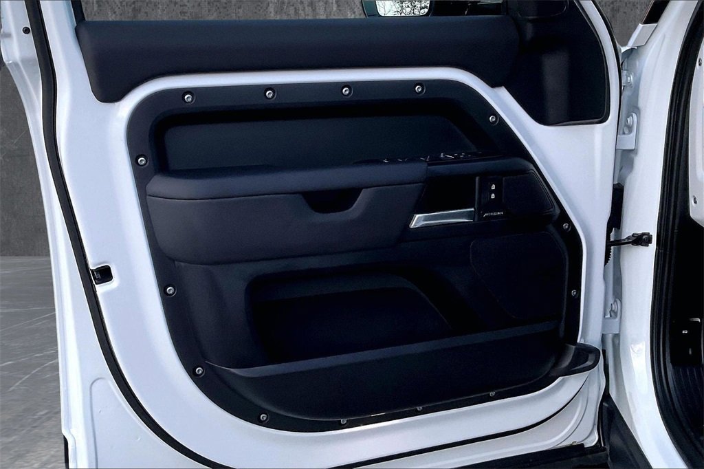 Used 2025 Land Rover Defender 110 S image 19