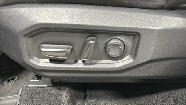 Used 2022 Toyota Tundra SR5 AWD/4WD image 9