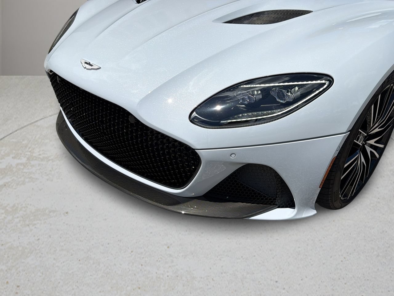 Used 2023 Aston Martin DBS Superleggera Volante RWD image 27