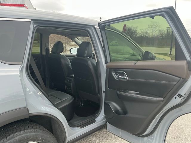 Used 2023 Nissan Rogue Platinum w/ Platinum Premium Package image 18