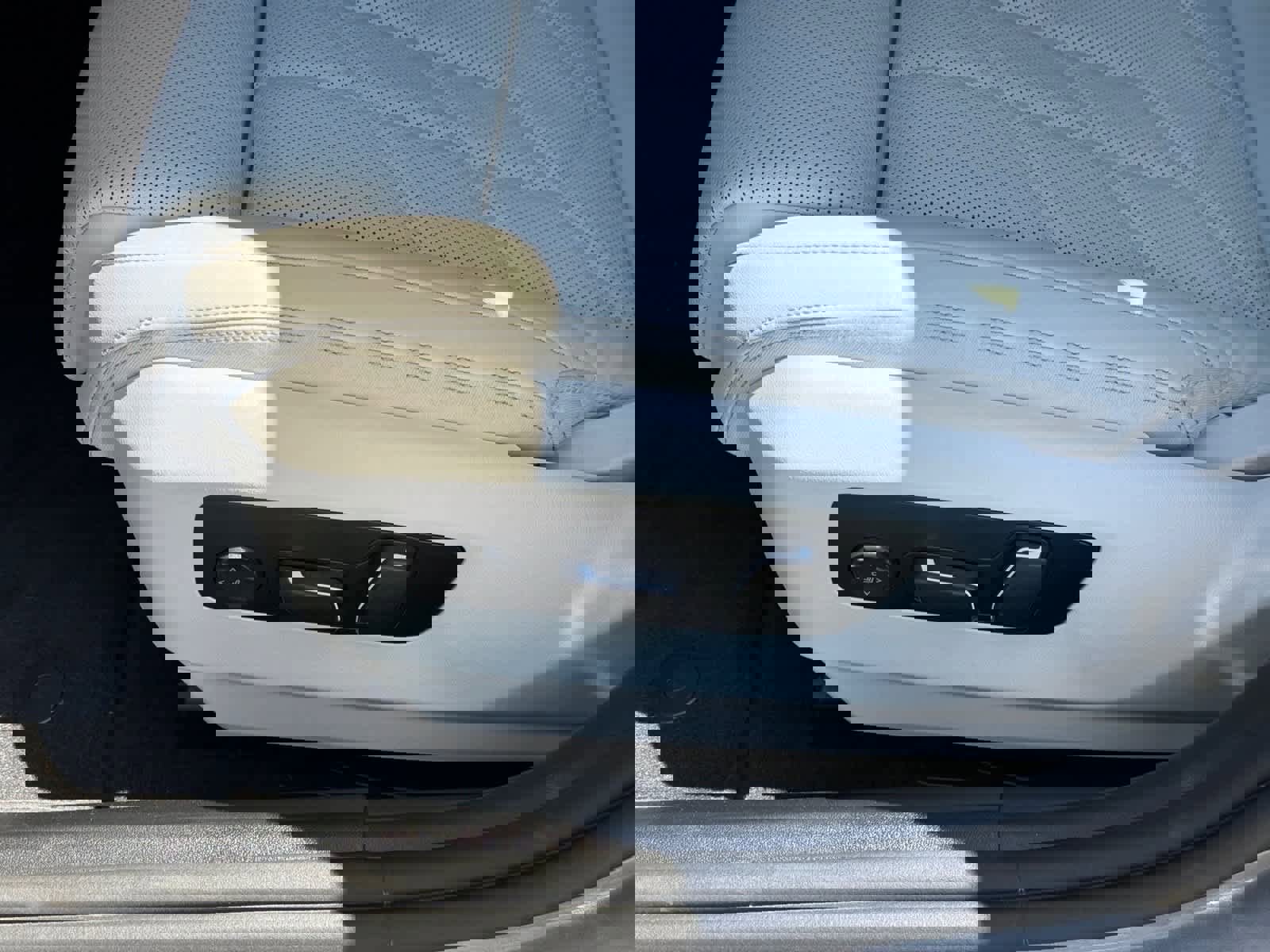 New 2026 BMW 530i xDrive w/ Executive Package image 13