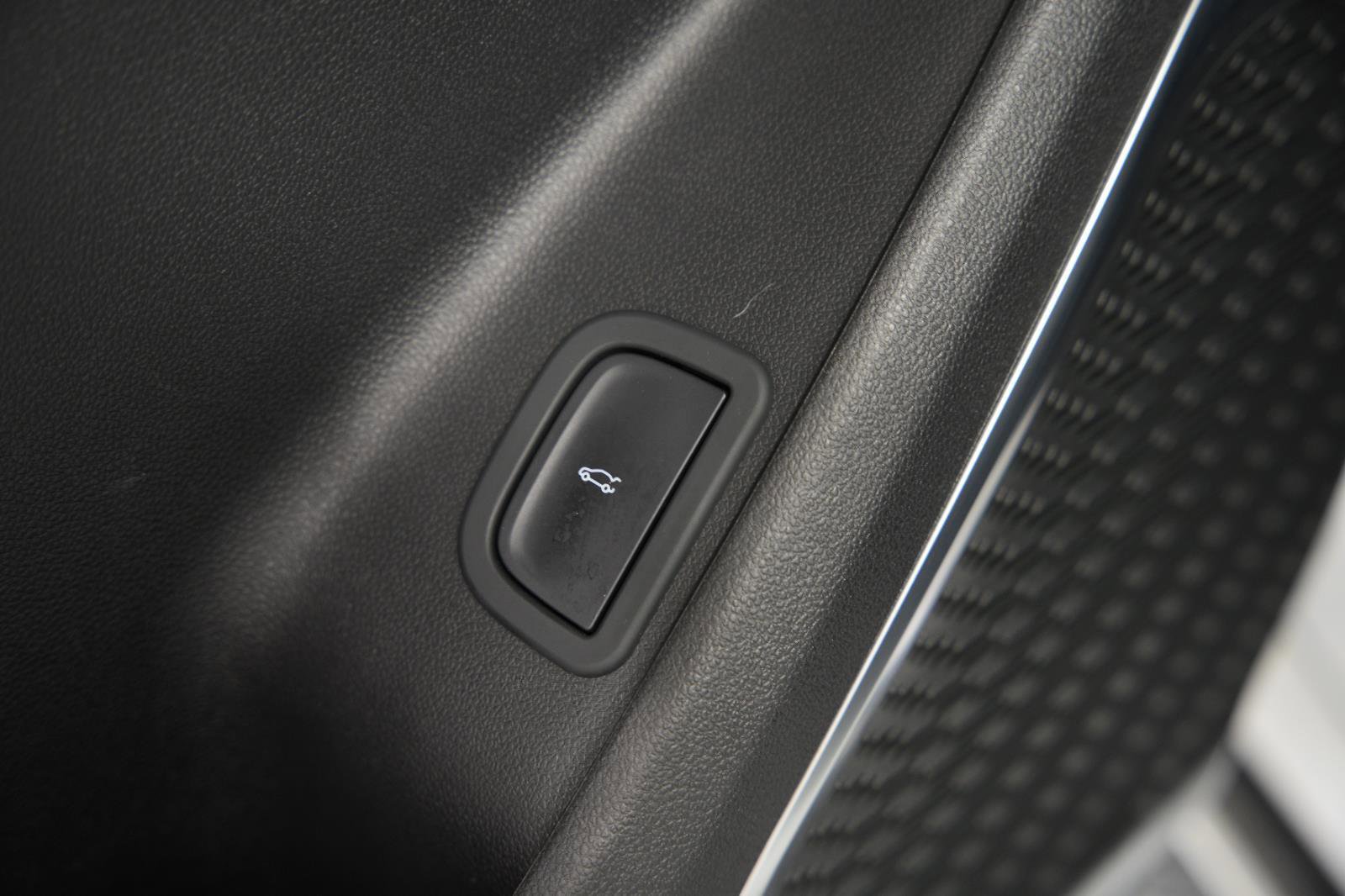 Used 2025 Buick Enclave Avenir image 25