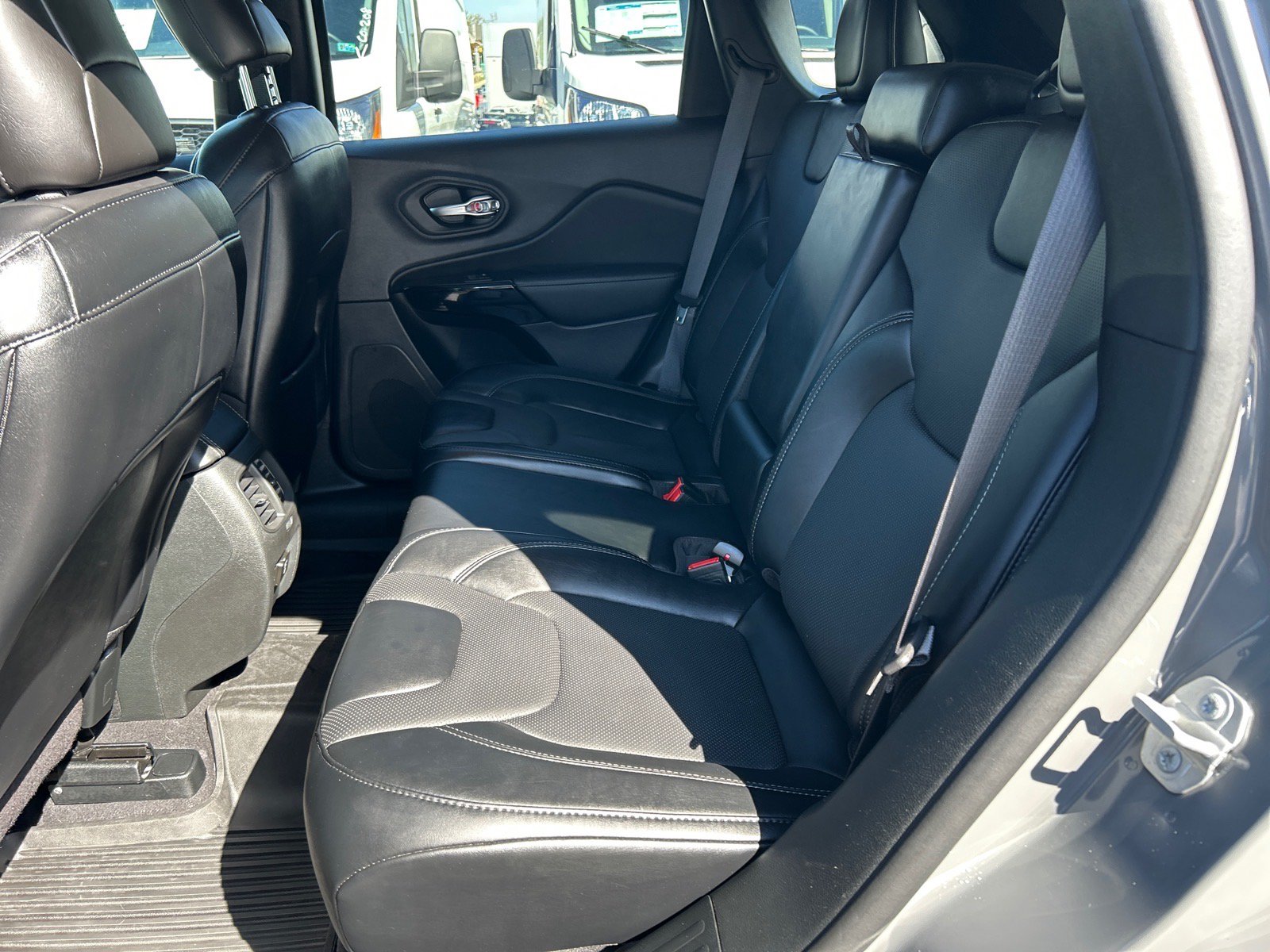 Used 2023 Jeep Cherokee Altitude Lux w/ Mopar Interior Package AWD/4WD image 10