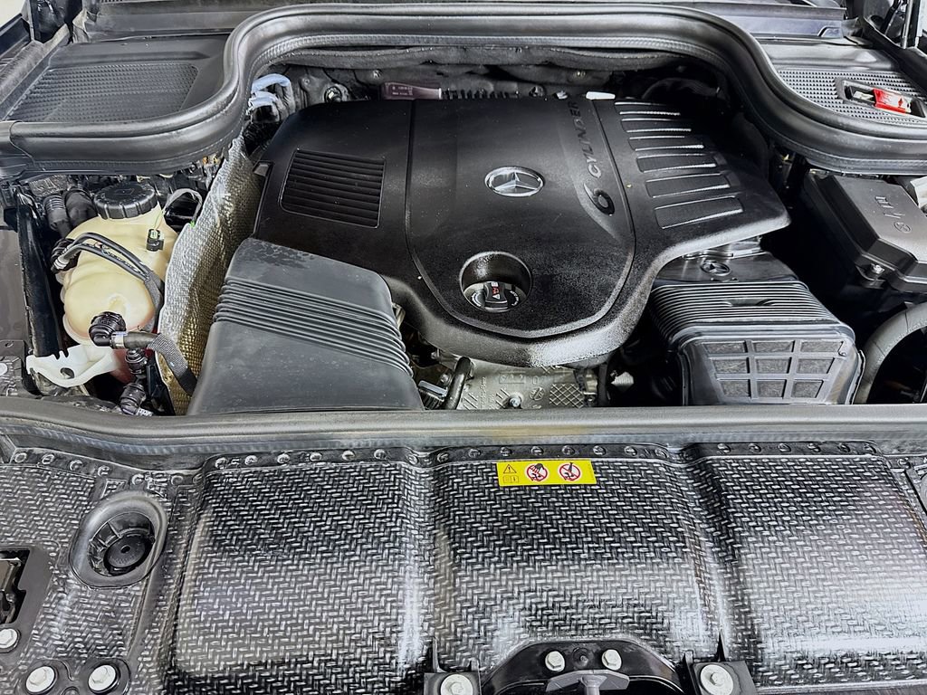 Used 2023 Mercedes-Benz GLS 450 4MATIC w/ AMG Line Exterior image 40