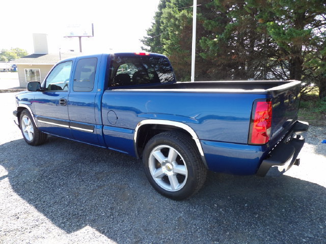 Used 2003 Chevrolet Silverado 1500 LS RWD image 3