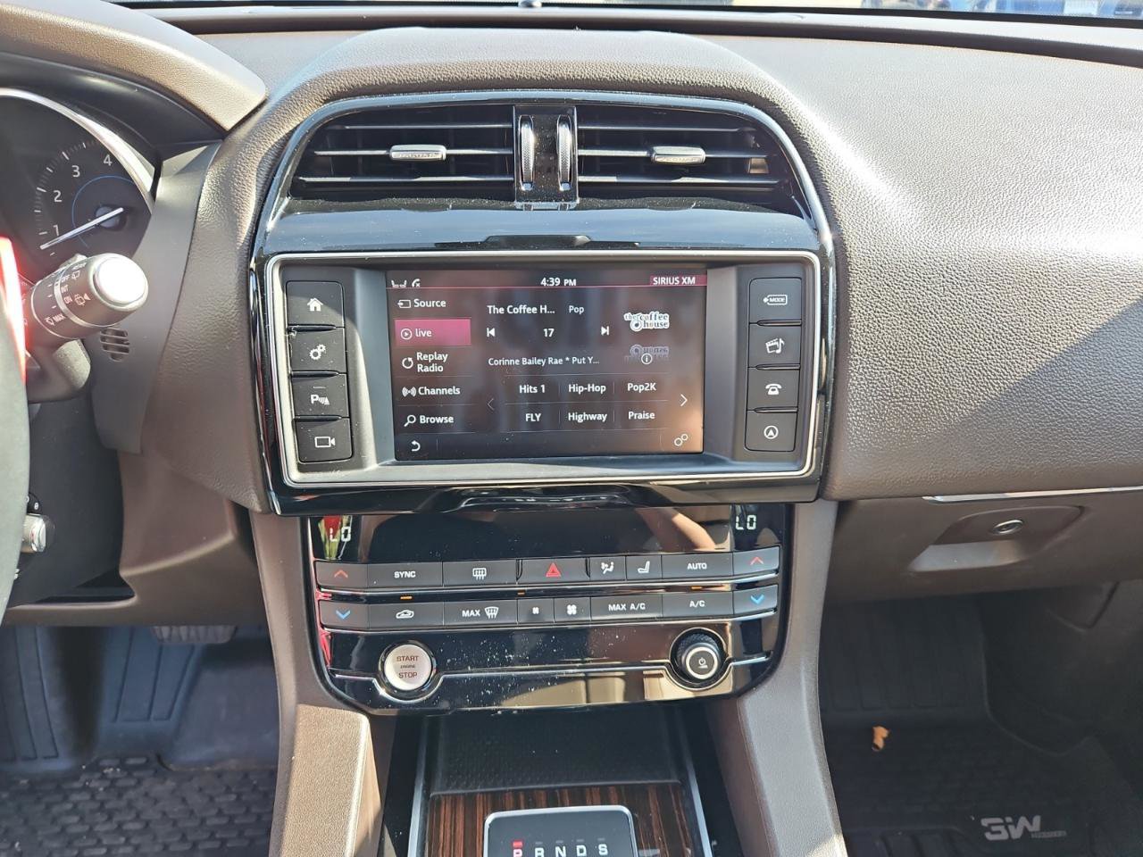 Used 2017 Jaguar F-PACE Prestige AWD/4WD image 26