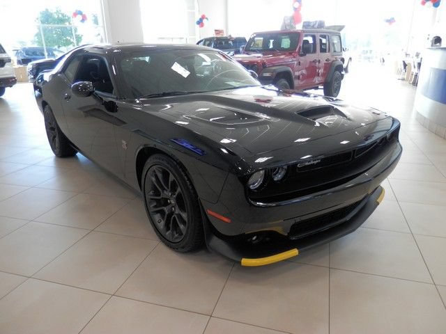Used 2022 Dodge Challenger R/T Scat Pack RWD image 2