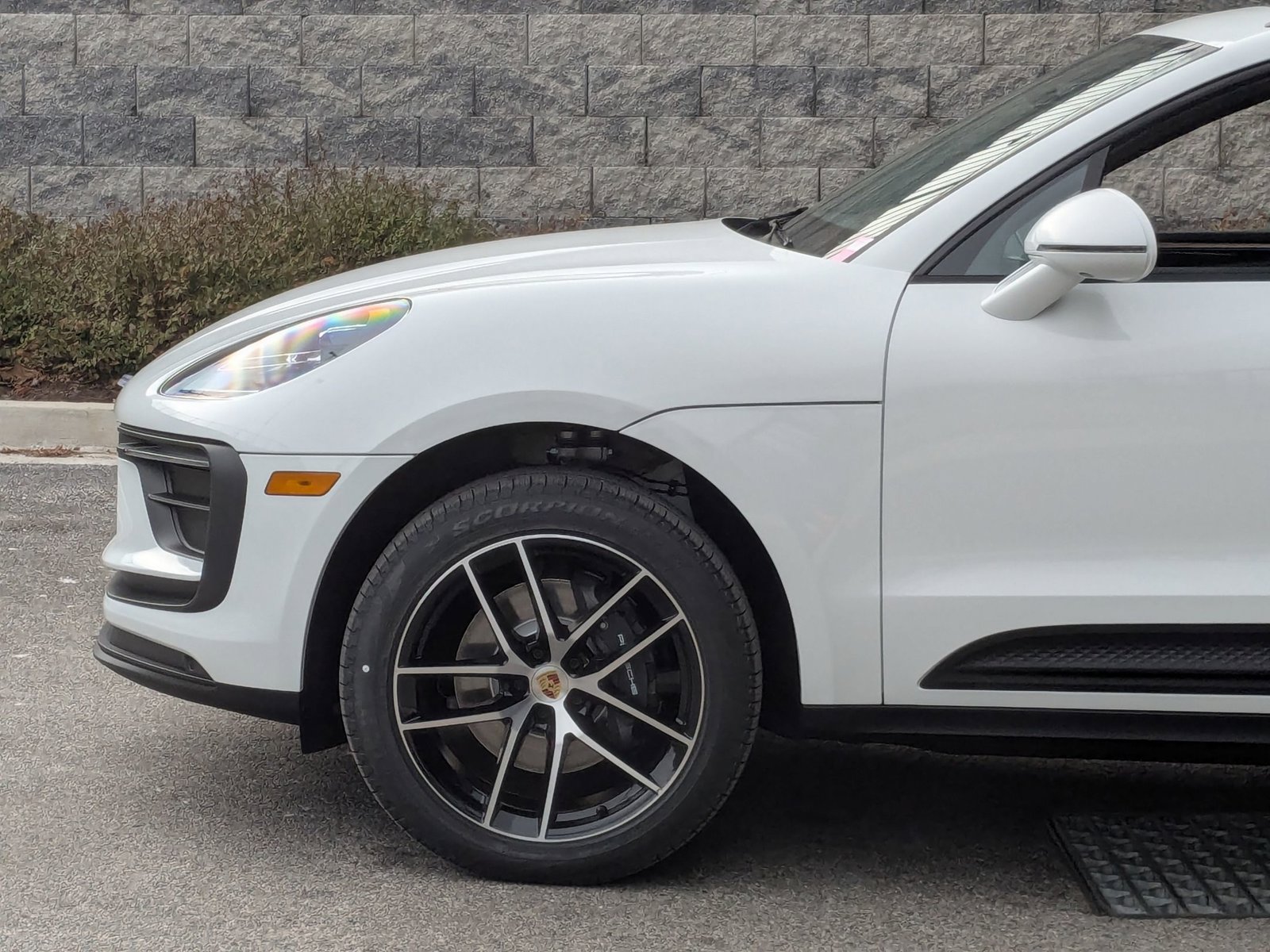 Certified 2026 Porsche Macan AWD/4WD image 10