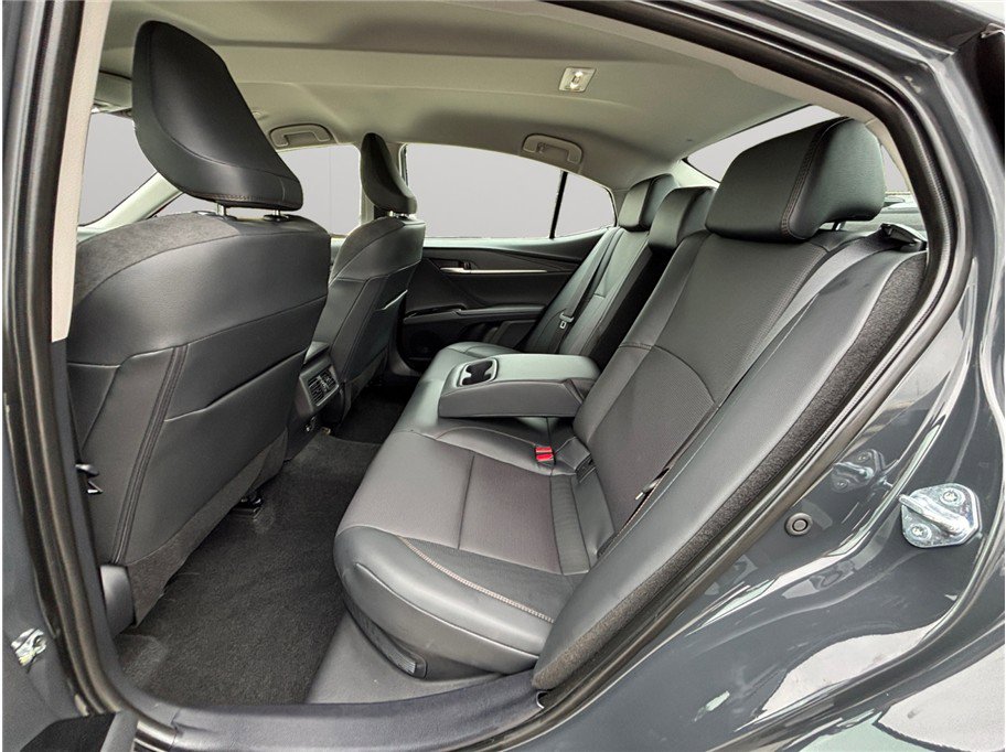 Used 2025 Toyota Camry XLE image 33