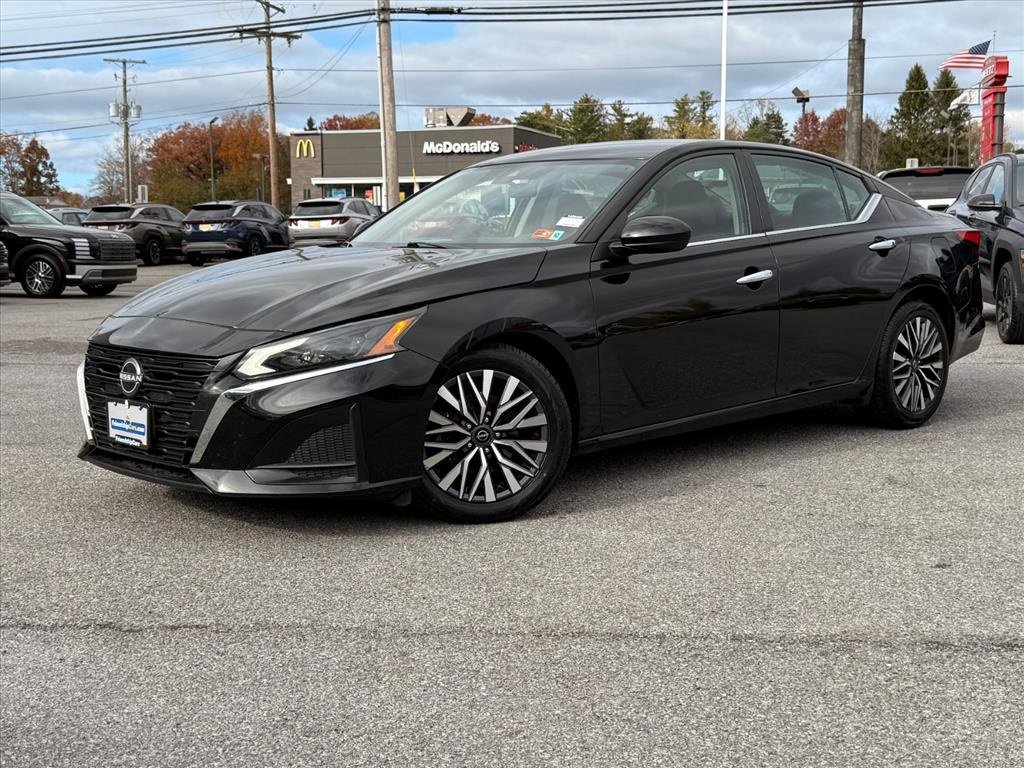 Used 2023 Nissan Altima 2.5 SV image 2