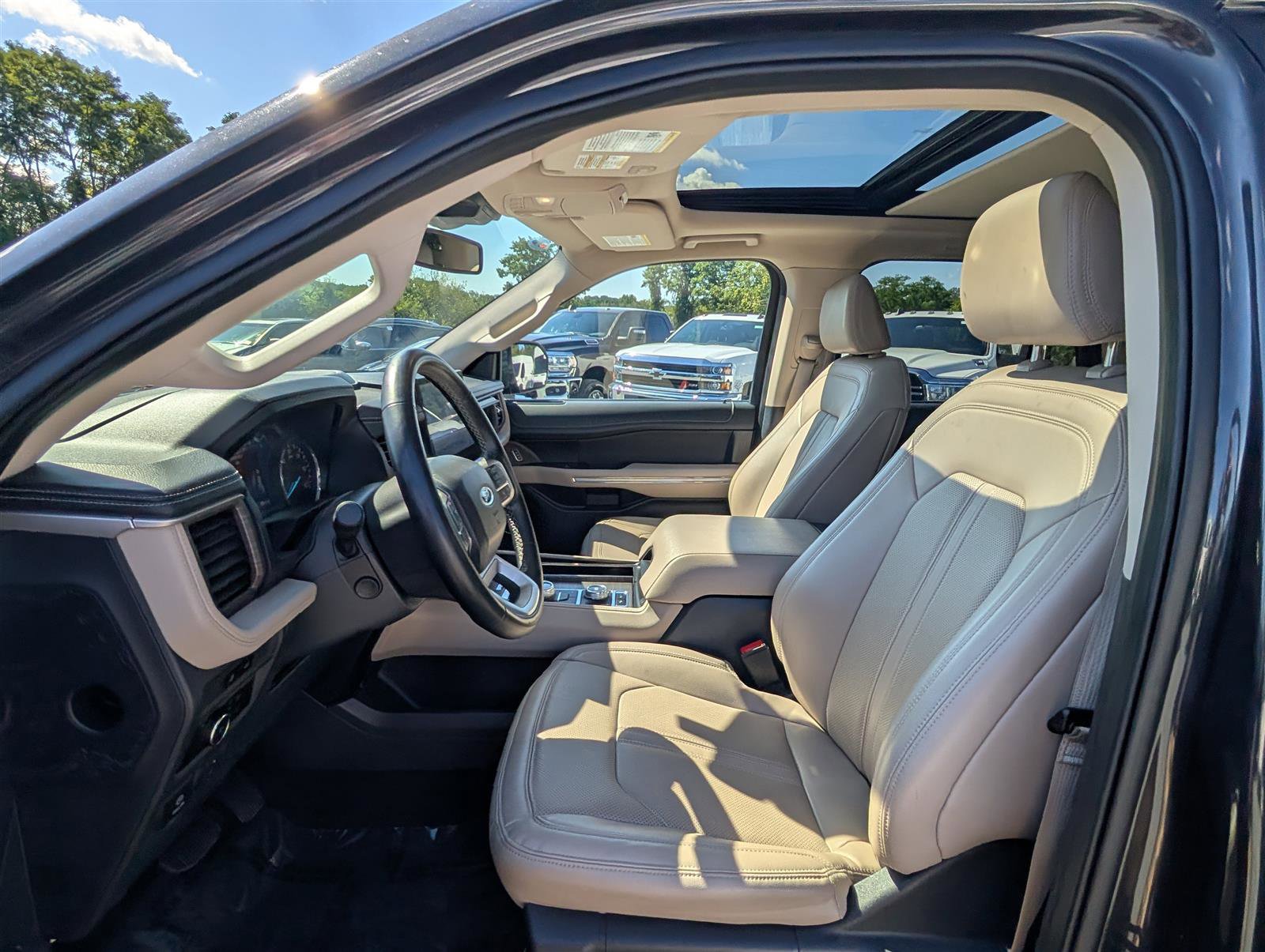 Used 2024 Ford Expedition Max Limited image 16