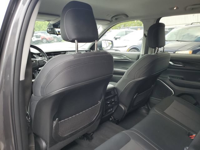 Used 2022 Jeep Grand Cherokee Laredo w/ Luxury Tech Group I AWD/4WD image 27