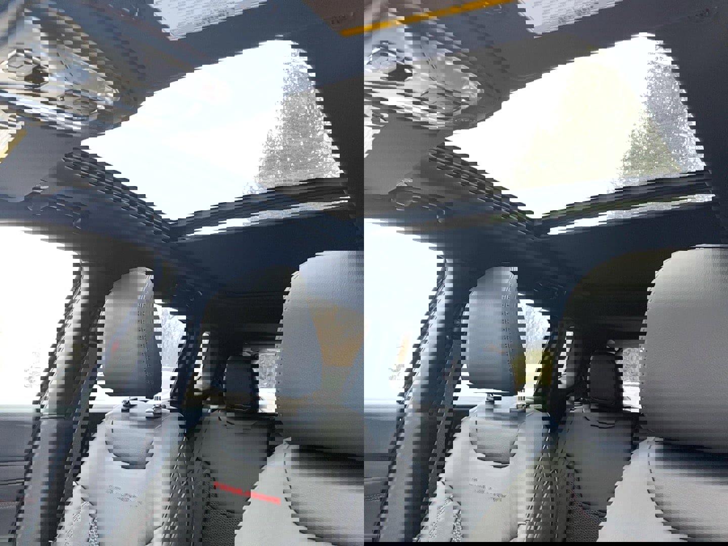 New 2026 Jeep Compass Trailhawk w/ Sun, Sound & Navigation Group image 15