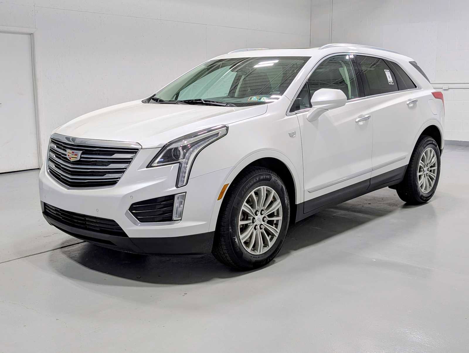 Used 2018 Cadillac XT5 Luxury w/ Driver Awareness Package AWD/4WD image 1