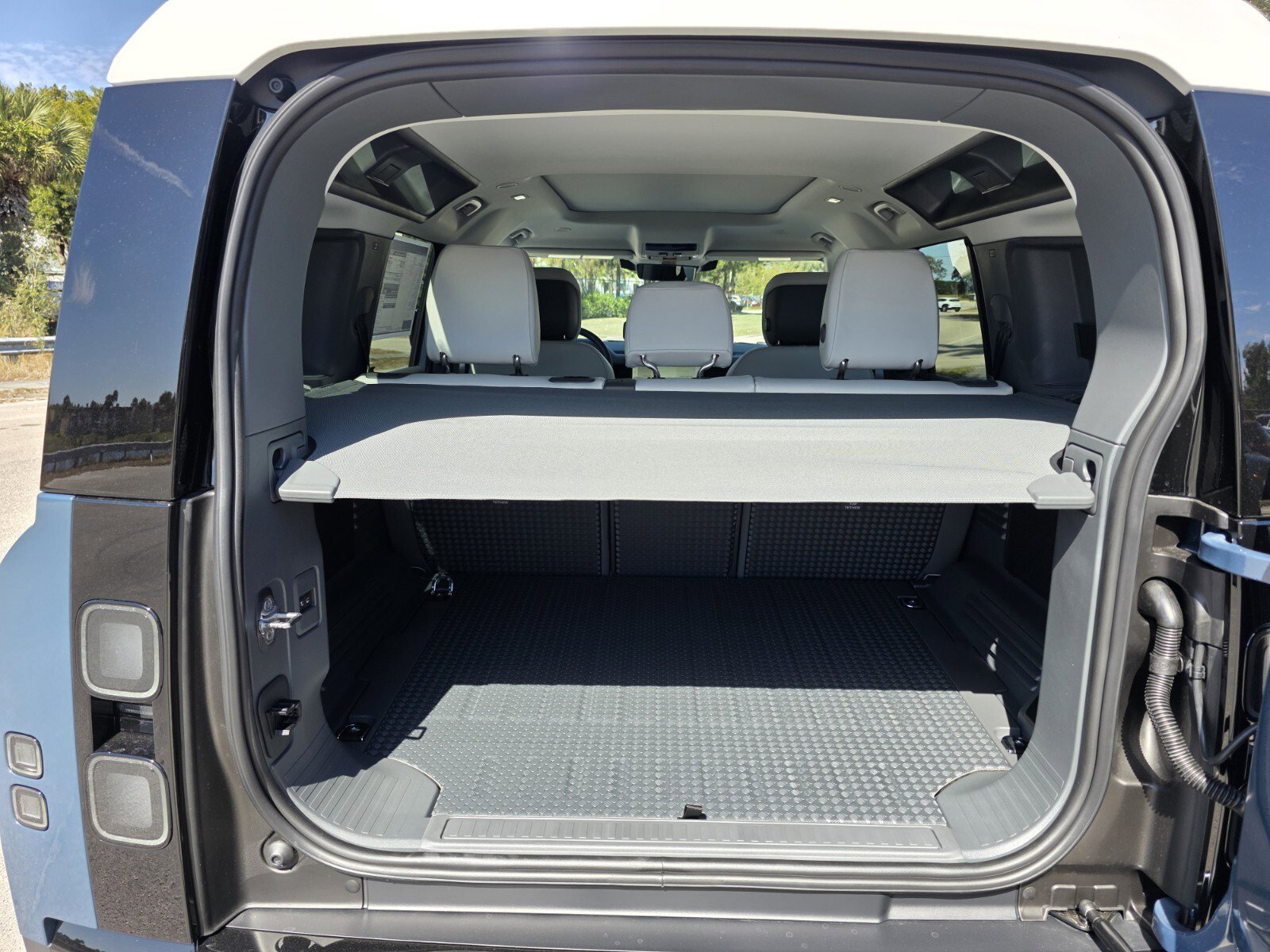 Used 2026 Land Rover Defender 110 S image 14