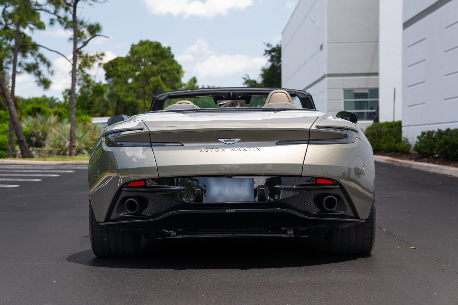 Used 2024 Aston Martin DB12 Convertible RWD image 3