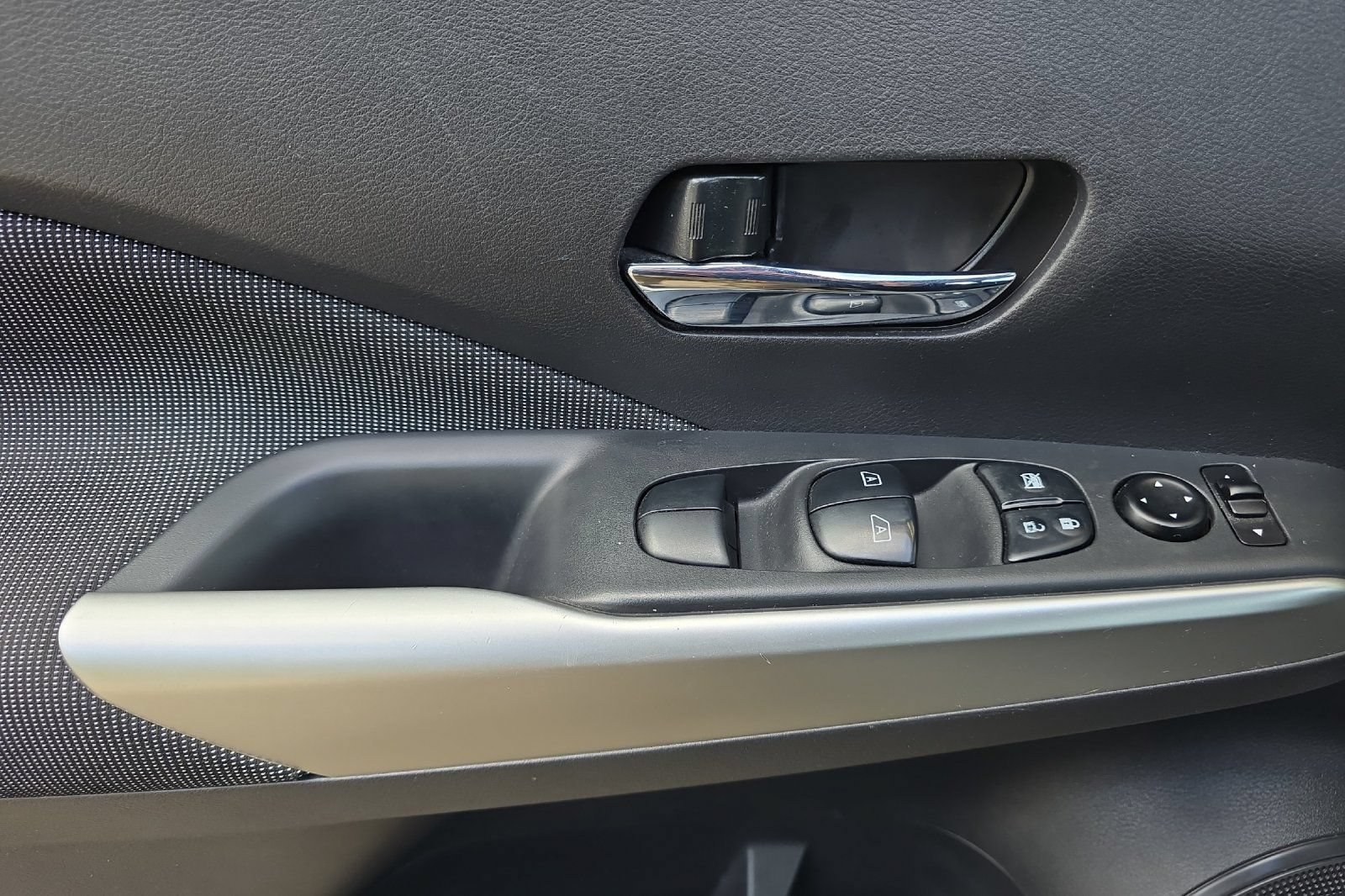 Used 2020 Nissan Kicks SV w/ Exterior Package FWD image 11