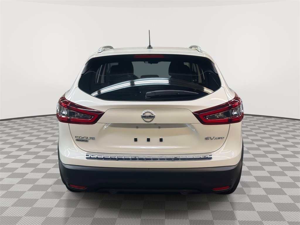 Used 2022 Nissan Rogue Sport SV w/ Technology Package image 4