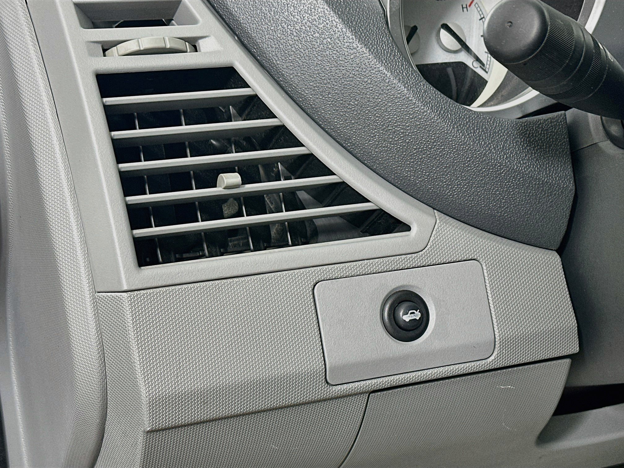 Used 2008 Chrysler Sebring Touring FWD image 10