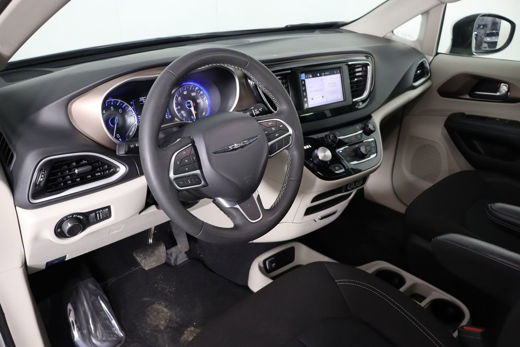 Used 2023 Chrysler Voyager LX FWD image 25
