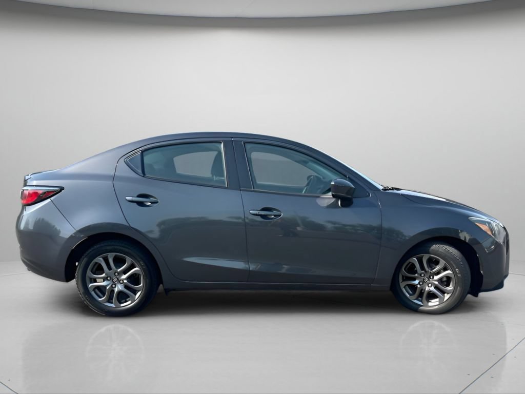 Used 2019 Toyota Yaris LE FWD image 4