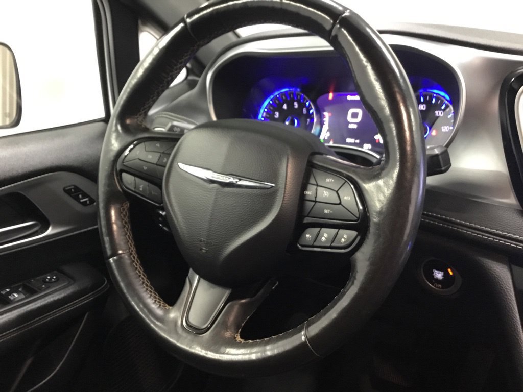 Used 2021 Chrysler Pacifica Touring-L w/ Uconnect Theater Family Group AWD/4WD image 41