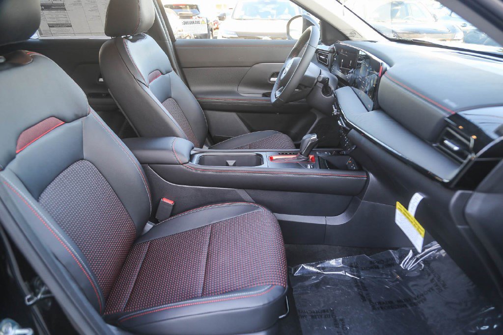 New 2026 Nissan Kicks SR w/ Illumination Package FWD image 17