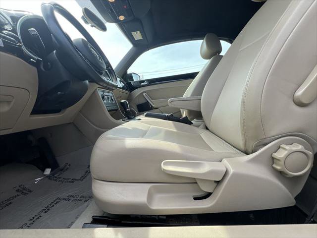 Used 2014 Volkswagen Beetle TDI FWD image 12