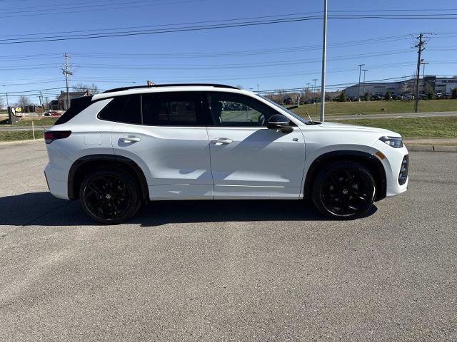 Used 2026 Volkswagen Tiguan SE R-Line image 4