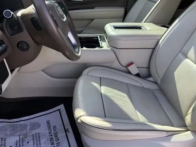 Used 2022 GMC Yukon XL Denali image 13