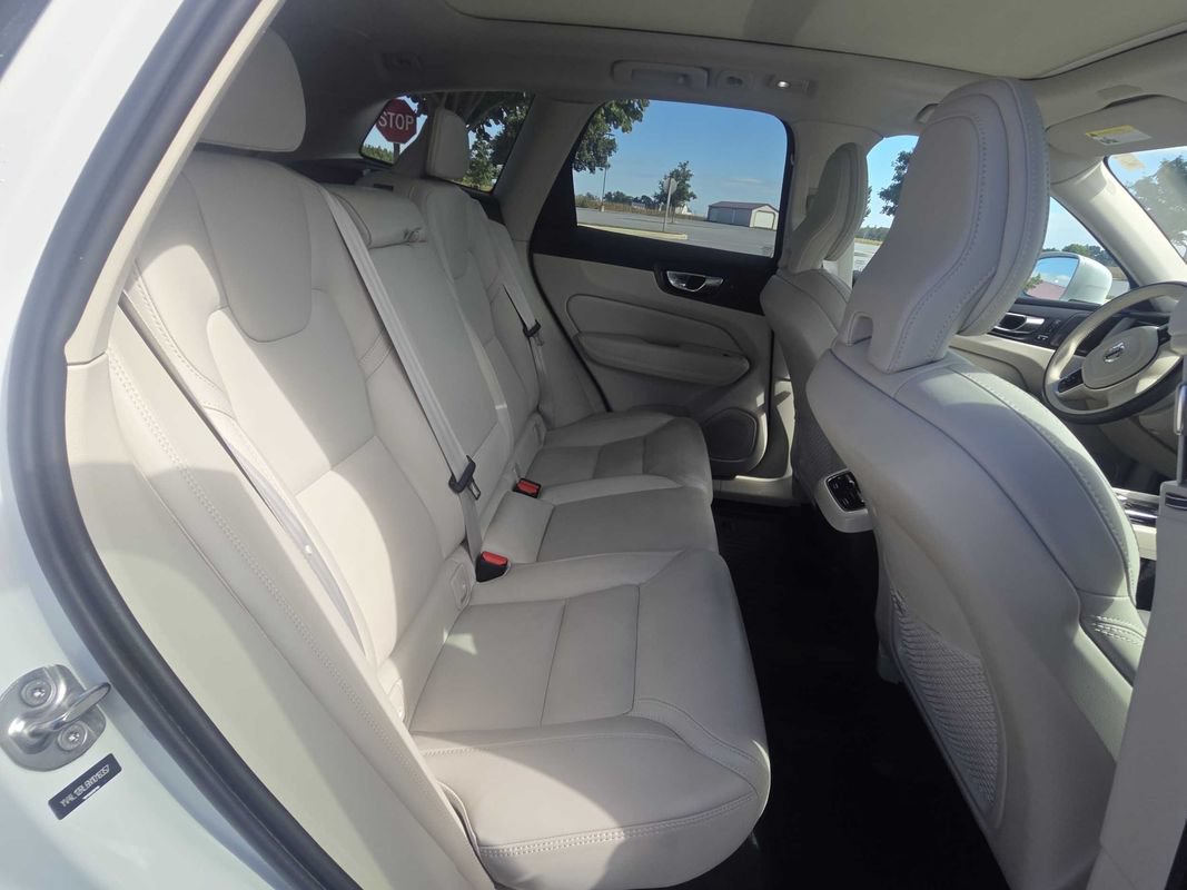 Used 2022 Volvo XC60 B5 Inscription AWD/4WD image 13