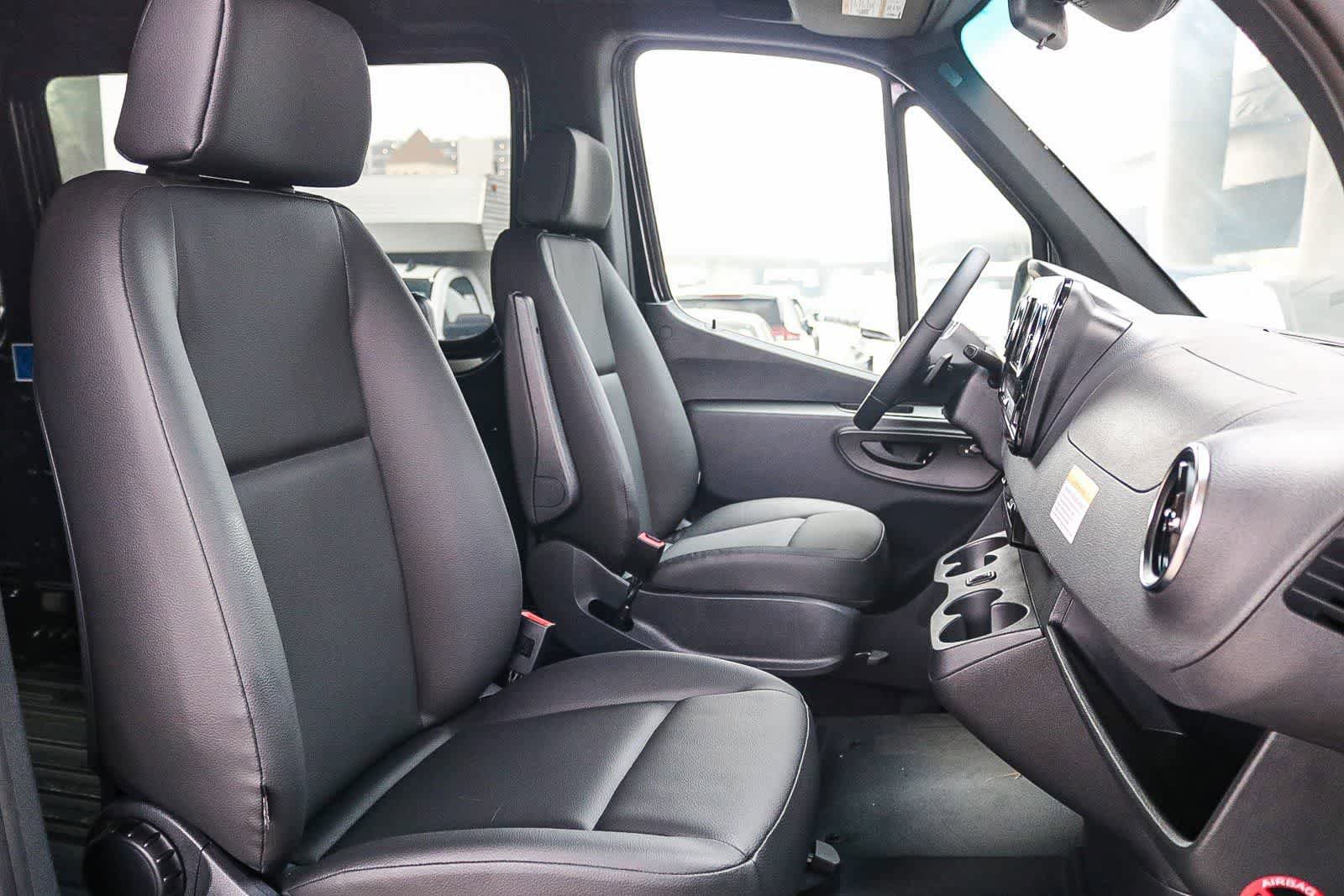 Used 2024 Mercedes-Benz Sprinter 2500 image 16