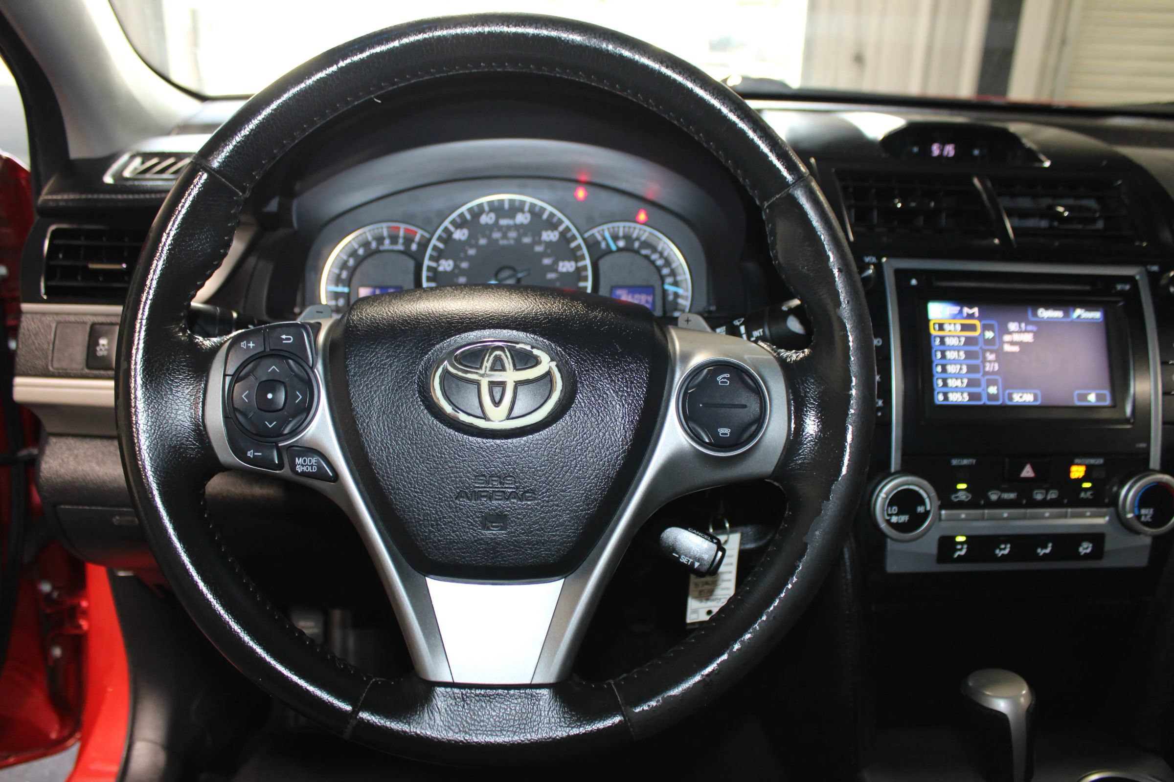 Used 2012 Toyota Camry SE FWD image 10